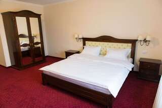 Отель Hotel Dallas Негрешти-Оаш Двухместный номер с 1 кроватью и балконом-2