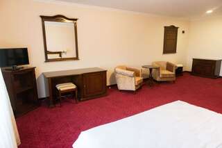 Отель Hotel Dallas Негрешти-Оаш Двухместный номер с 1 кроватью и балконом-7